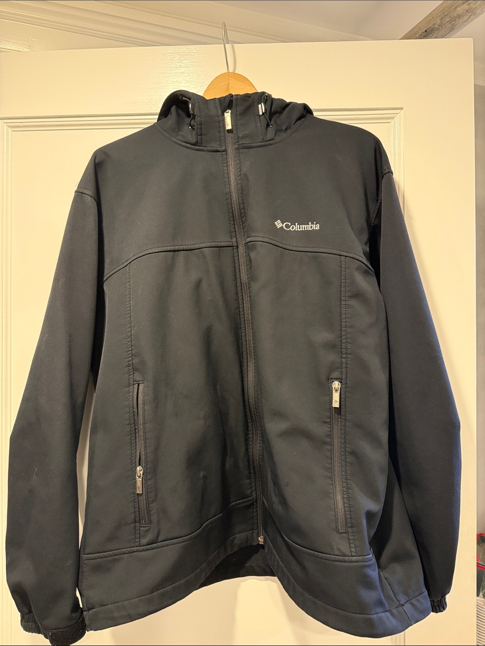 Columbia Men's Black Hooded Performance Softshell Jacket